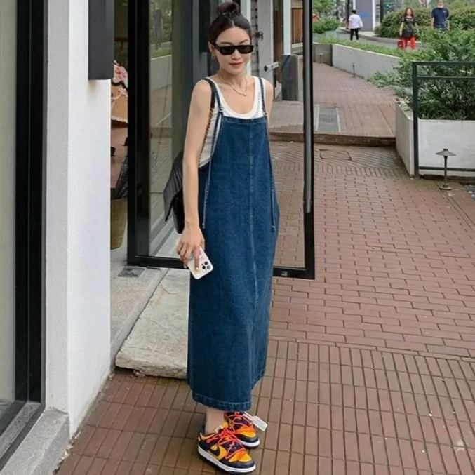 寬鬆減齡宽鬆型薄款開叉吊帶牛仔洋裝-HaloBless