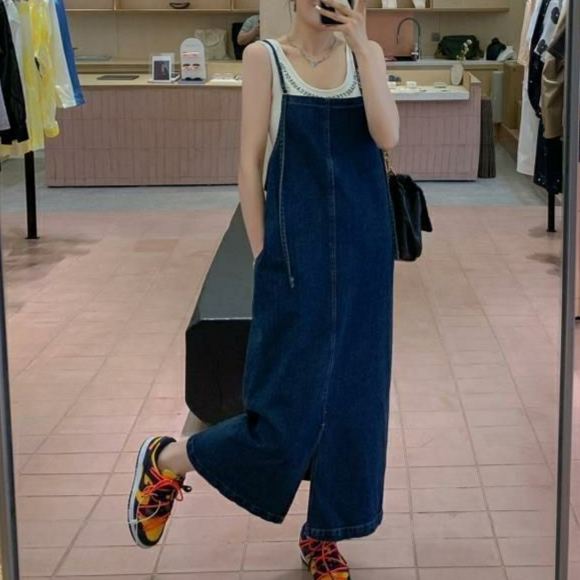 寬鬆減齡宽鬆型薄款開叉吊帶牛仔洋裝-HaloBless