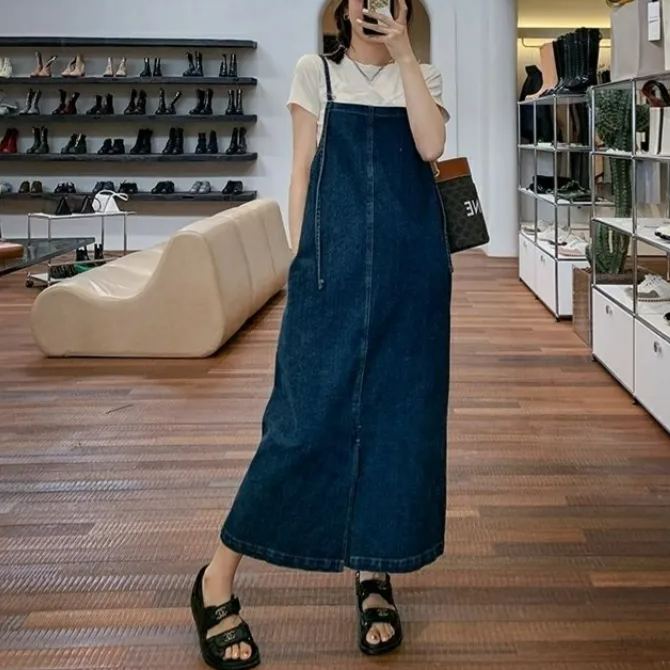 寬鬆減齡宽鬆型薄款開叉吊帶牛仔洋裝-HaloBless