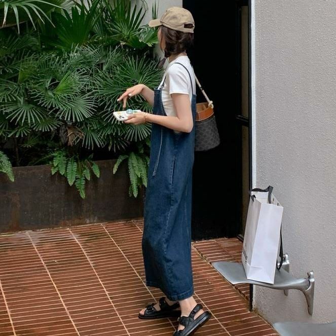 寬鬆減齡宽鬆型薄款開叉吊帶牛仔洋裝-HaloBless