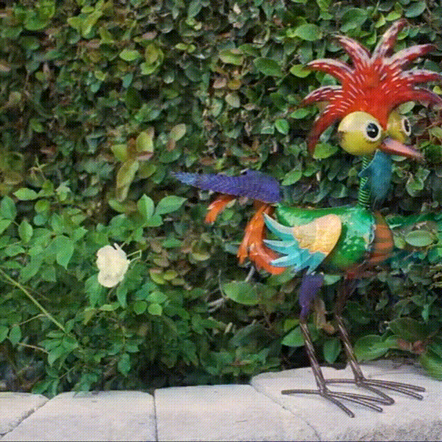 Funny garden rooster statue🐓
