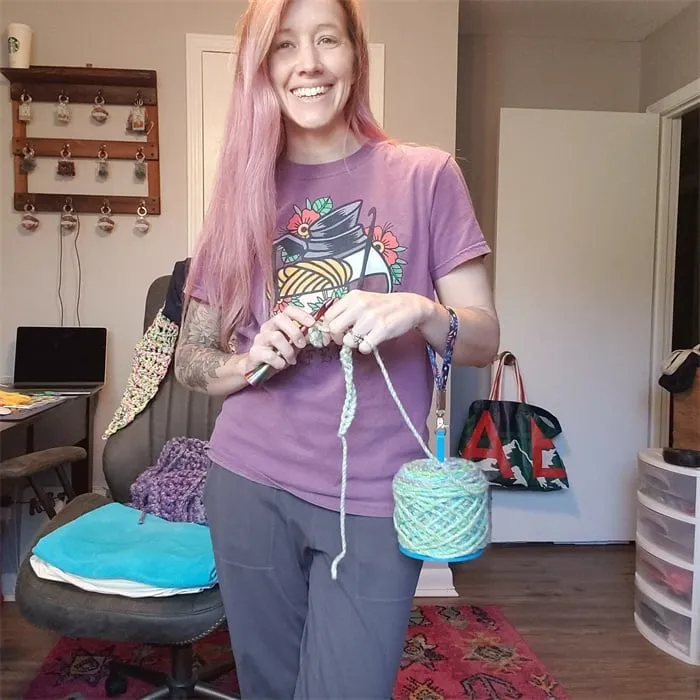 💐Portable Wrist Yarn Holder, Travel Wrist Hanging Yarn Dispenser, Gift for Crocheter