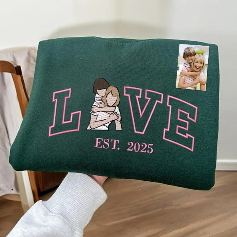 Cusformom Personalized Embroidered Photo Mom LOVE Est Year Crewneck/Hoodie/T-shirt