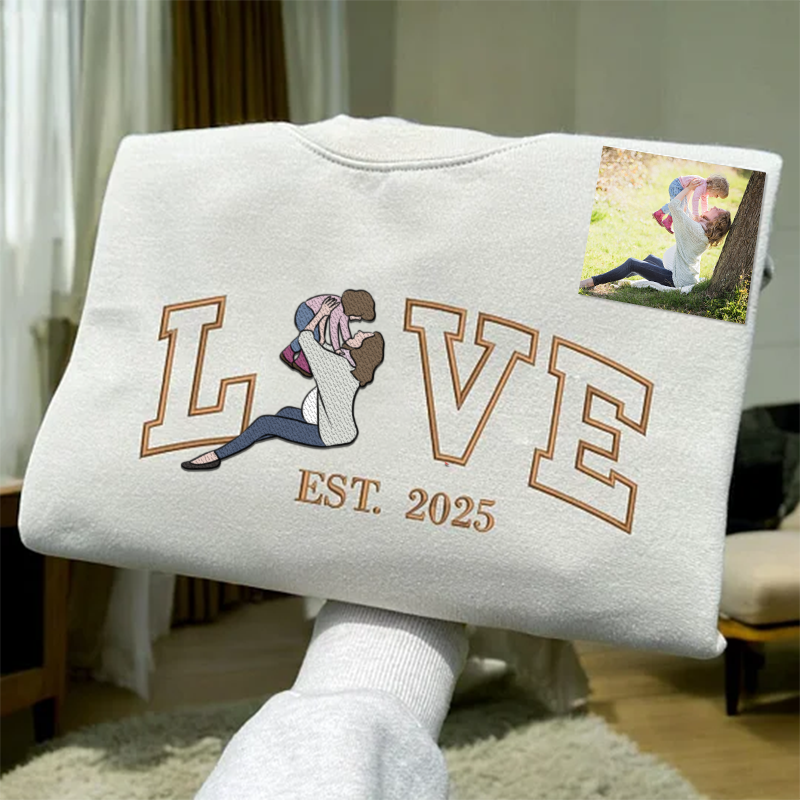 Cusformom Personalized Embroidered Photo Mom LOVE Est Year Crewneck/Hoodie/T-shirt
