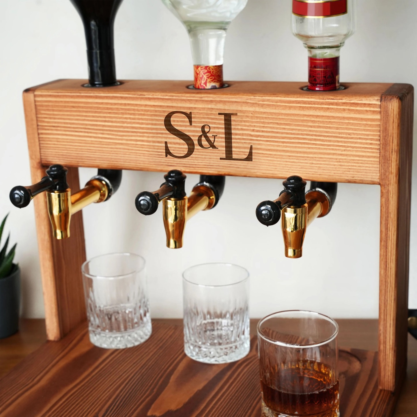 Wooden Whiskey Decanter Personalized Liquor Dispenser with Glasses, Wedding Gift, Engagement Gift, Housewarming Gift, Anniversary Gift Idea