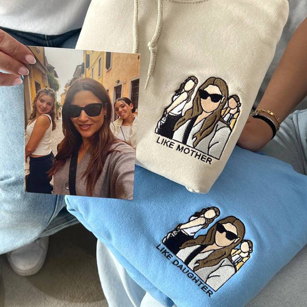 Mom's Masterpiece - Custom Colored Embroidery Hoodie 商品缩略图