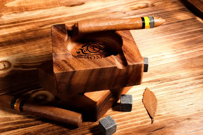 Personalized Cigar Ashtray, Cigar Holder, Unique Ashtray, Walnut wood Ashtray, Cigar Accessory, Husband & Fathers Gift