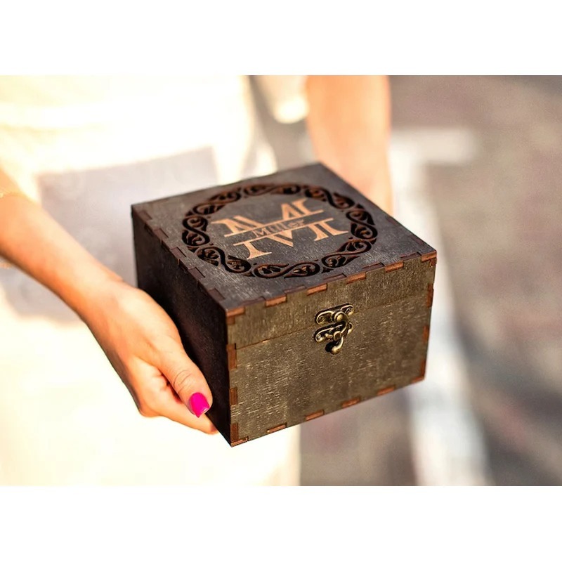 Custom Whiskey Glasses With Whiskey Stones For Whiskey Lovers