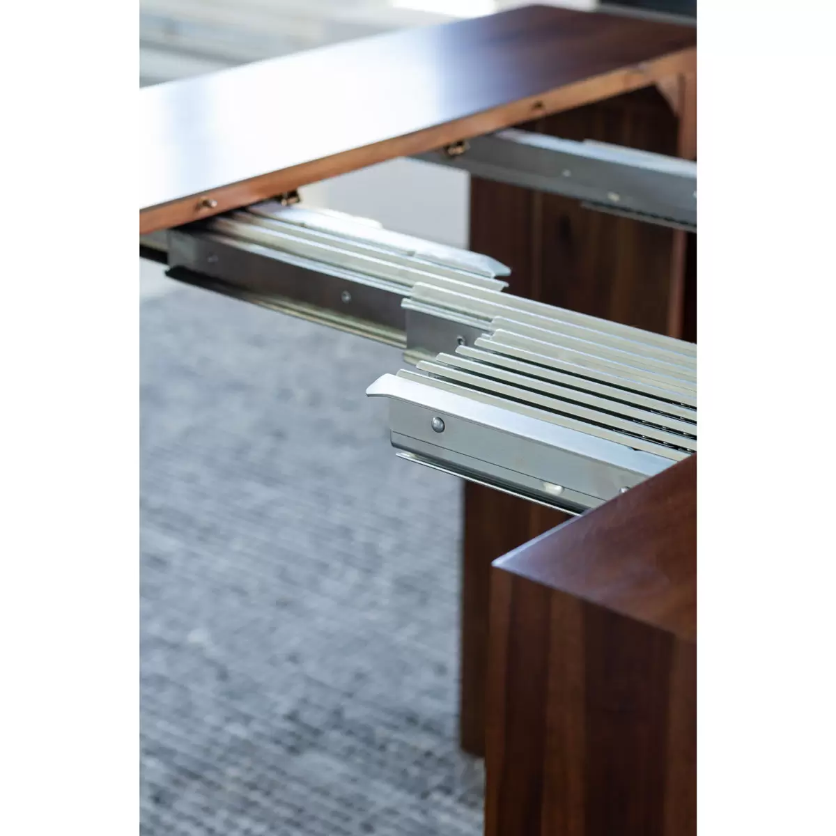 Transfothtrmer Extending Dining Table