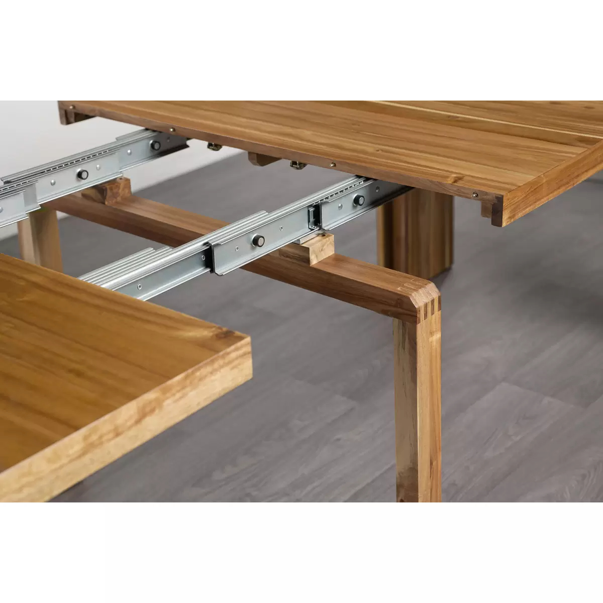 Transfothtrmer Extending Dining Table