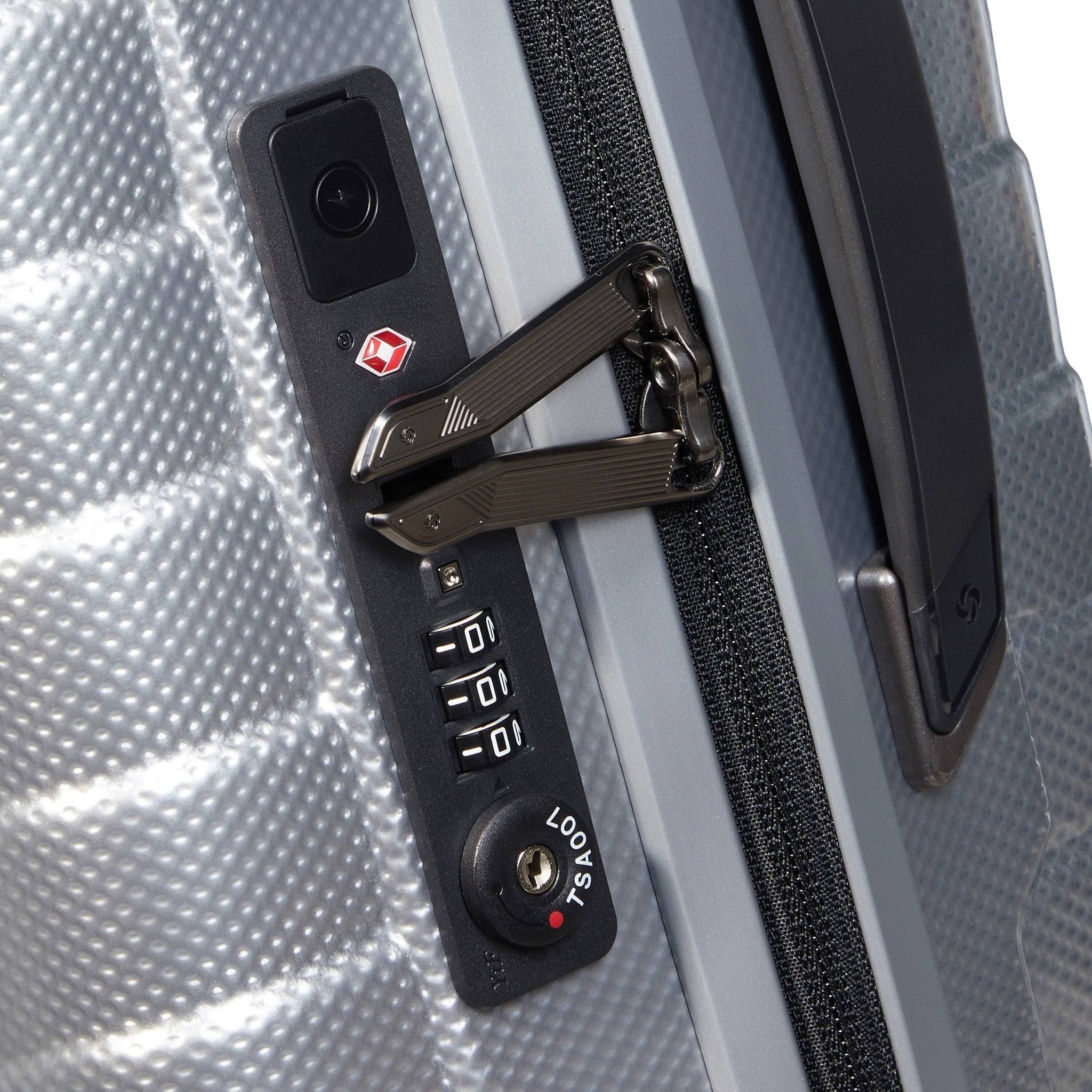Samsthtonite Proxis Global Carry-On Spinner