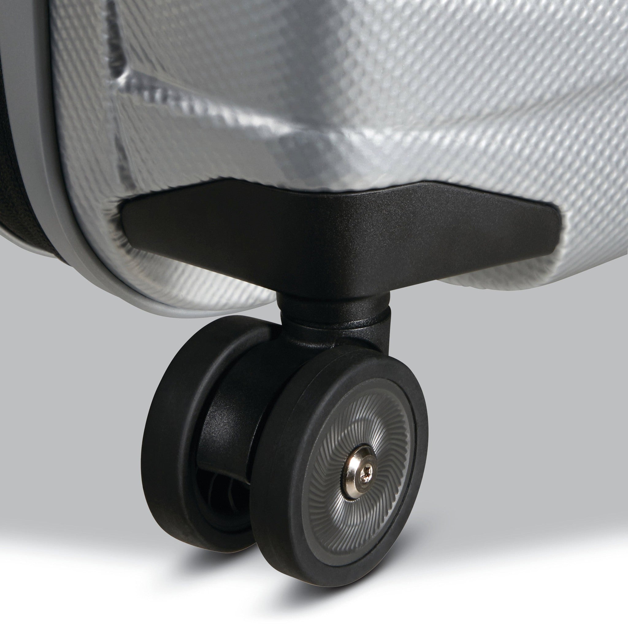 Samsthtonite Proxis Global Carry-On Spinner