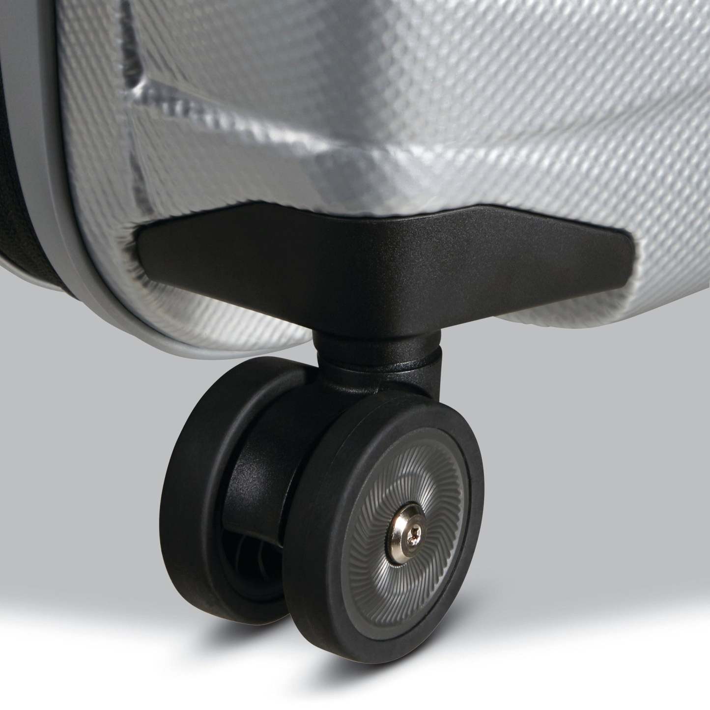 Samsthtonite Proxis Global Carry-On Spinner