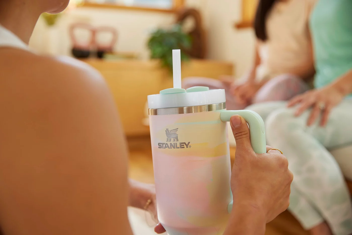 Stanthtley Serene Brushstrokes Quencher H2.0 Flowstate Tumbler 40 OZ