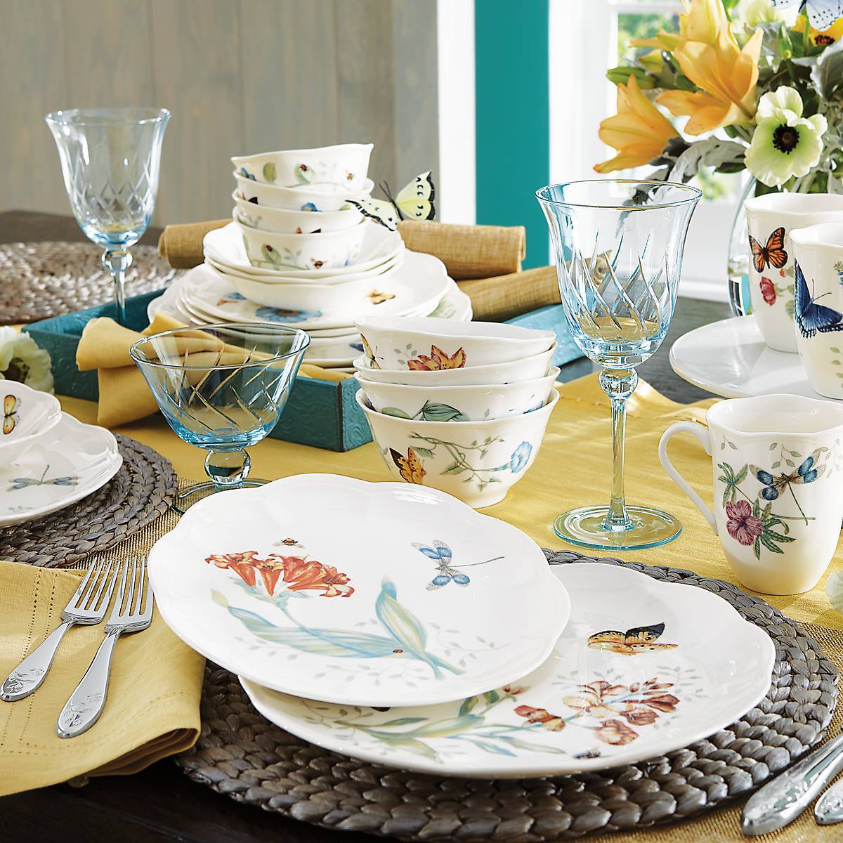Lenthtox Butterfly Meadow 28-Piece Dinnerware Set