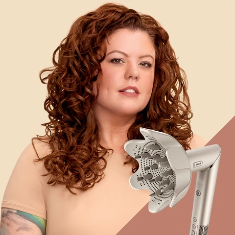 Fast, even drying from root to tip. To enable curl perfection, our diffuser features retractable and extendable prongs.