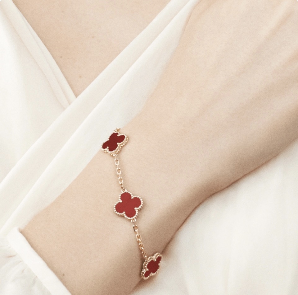 VCA Four-leaf lucky grass bracelet Red Five Flowers
