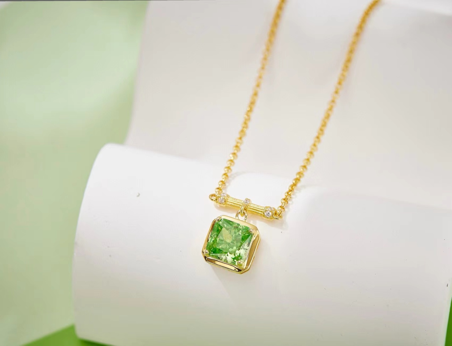 Emerald square diamond necklace
