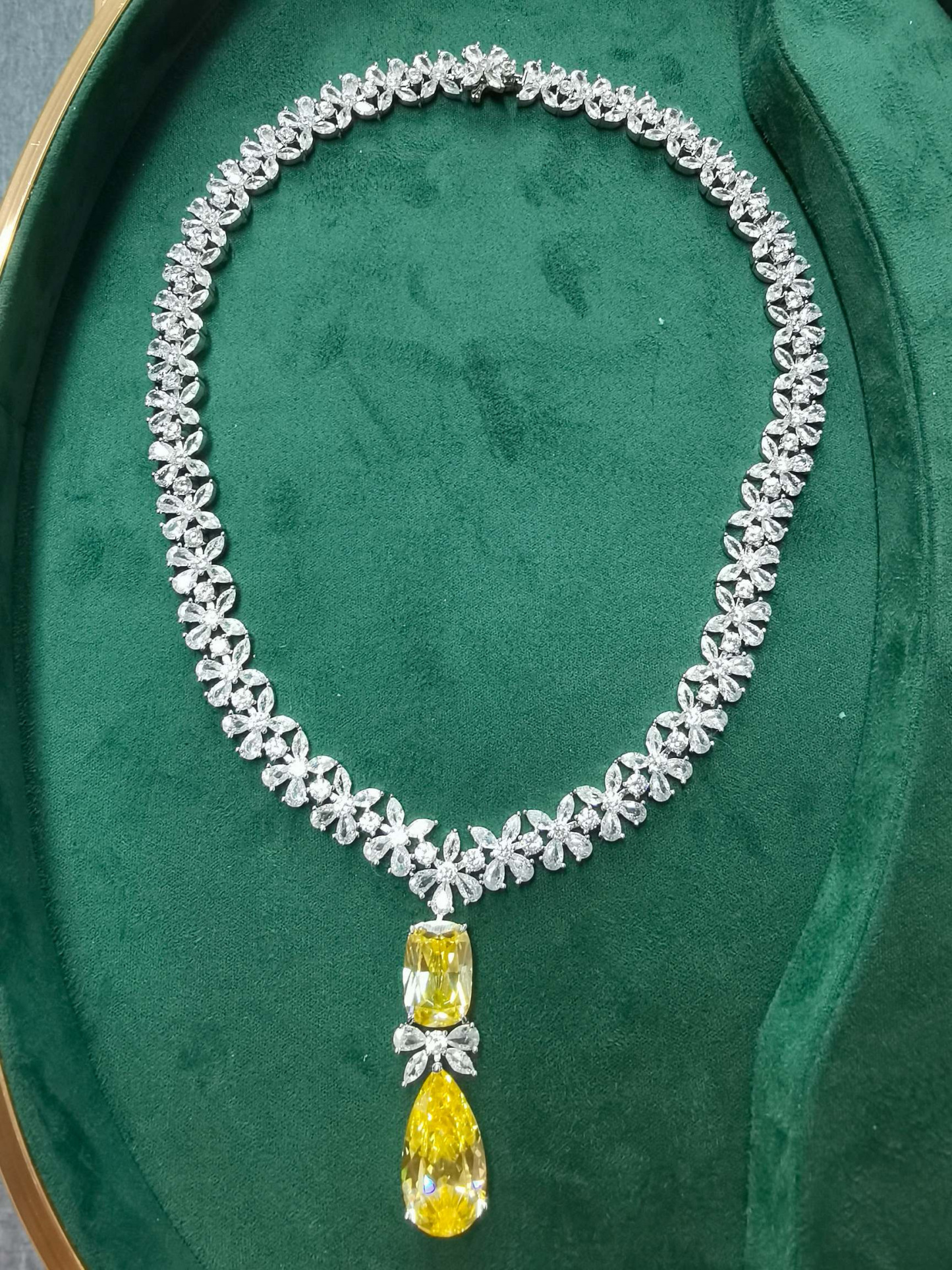 European and American jewelry with both visual and evening wear necklaces