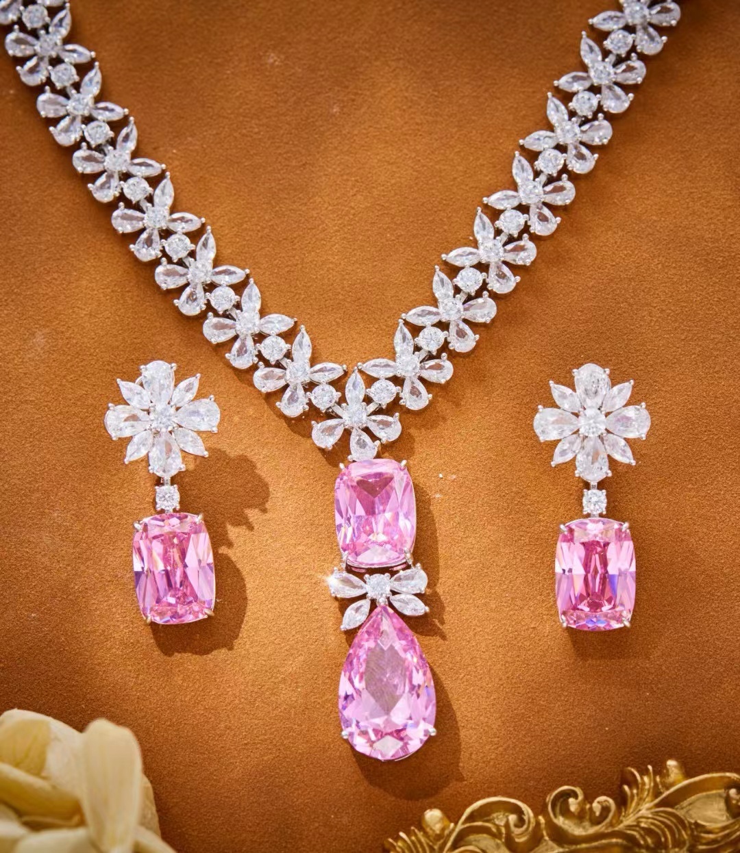 European and American jewelry with both visual and evening wear necklaces