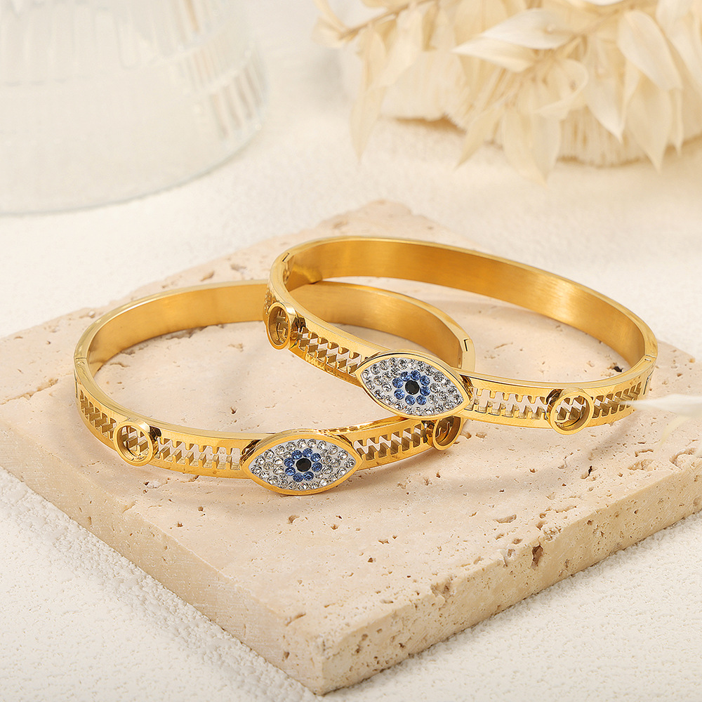 Retro Design Light Luxury Titanium Steel Plated 18K Gold Devil's Eye Set with Diamond Hollow Bracelet