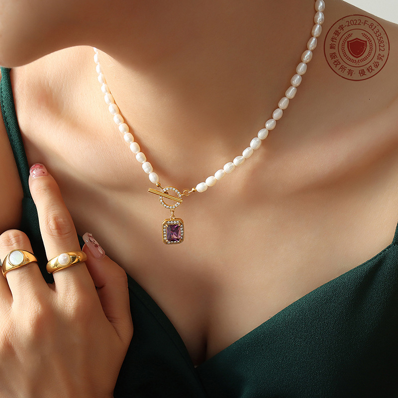 Fashionable and Colorless Freshwater Pearl Collar Chain Set with Zircon Pendant, Titanium Steel Plated 18K Gold OT Buckle Necklace