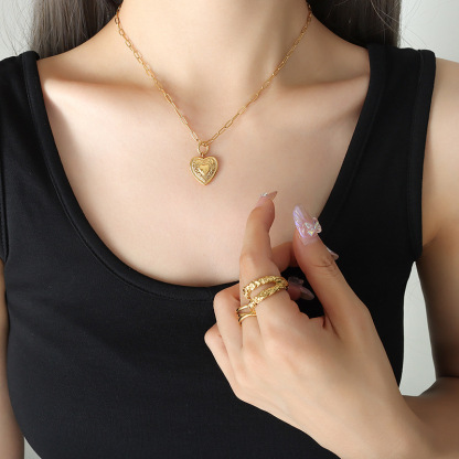 French Jewelry Set Women's Light Mature Style Two piece Set Peach Heart Earrings and necklaces