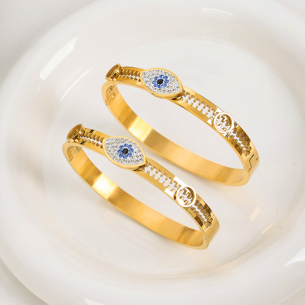Retro Design Light Luxury Titanium Steel Plated 18K Gold Devil's Eye Set with Diamond Hollow Bracelet
