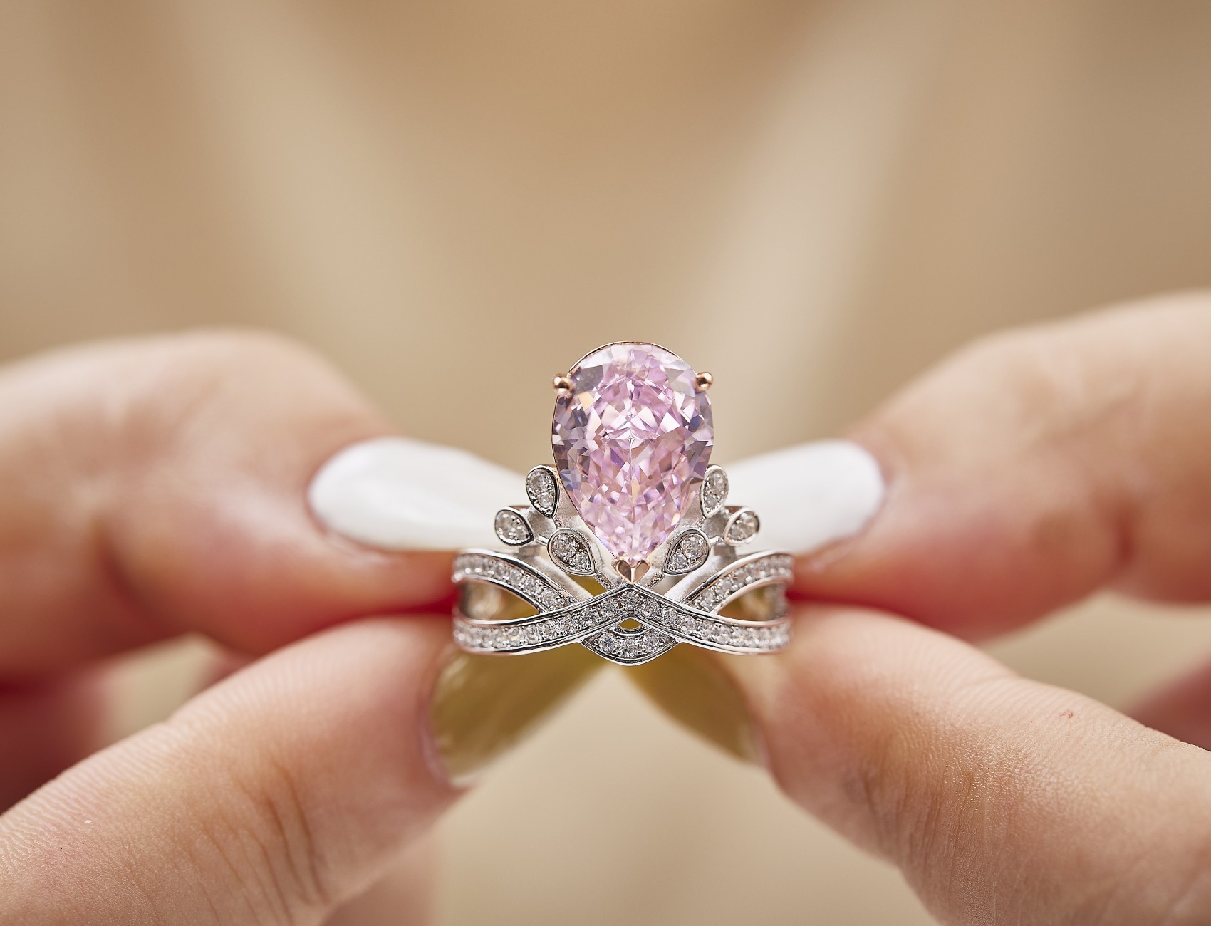 Luxury teardrop pear shaped crown ring simulation diamond ring with coloured moissanite gemstone ring (suitable for Valentine's Day, Christmas, Thanksgiving, Mother's Day lover, girlfriend) ﻿