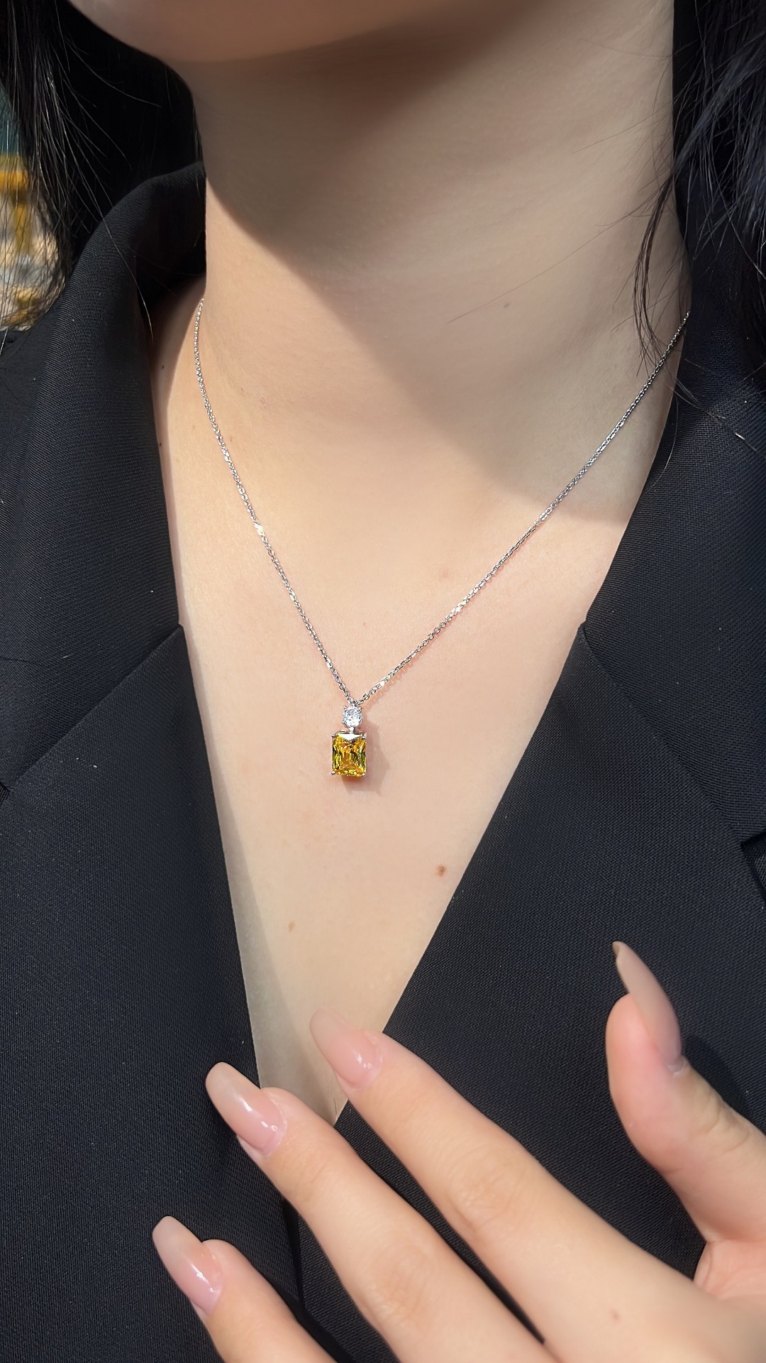 Colored Jewelry Radian Square Yellow Diamond Necklace