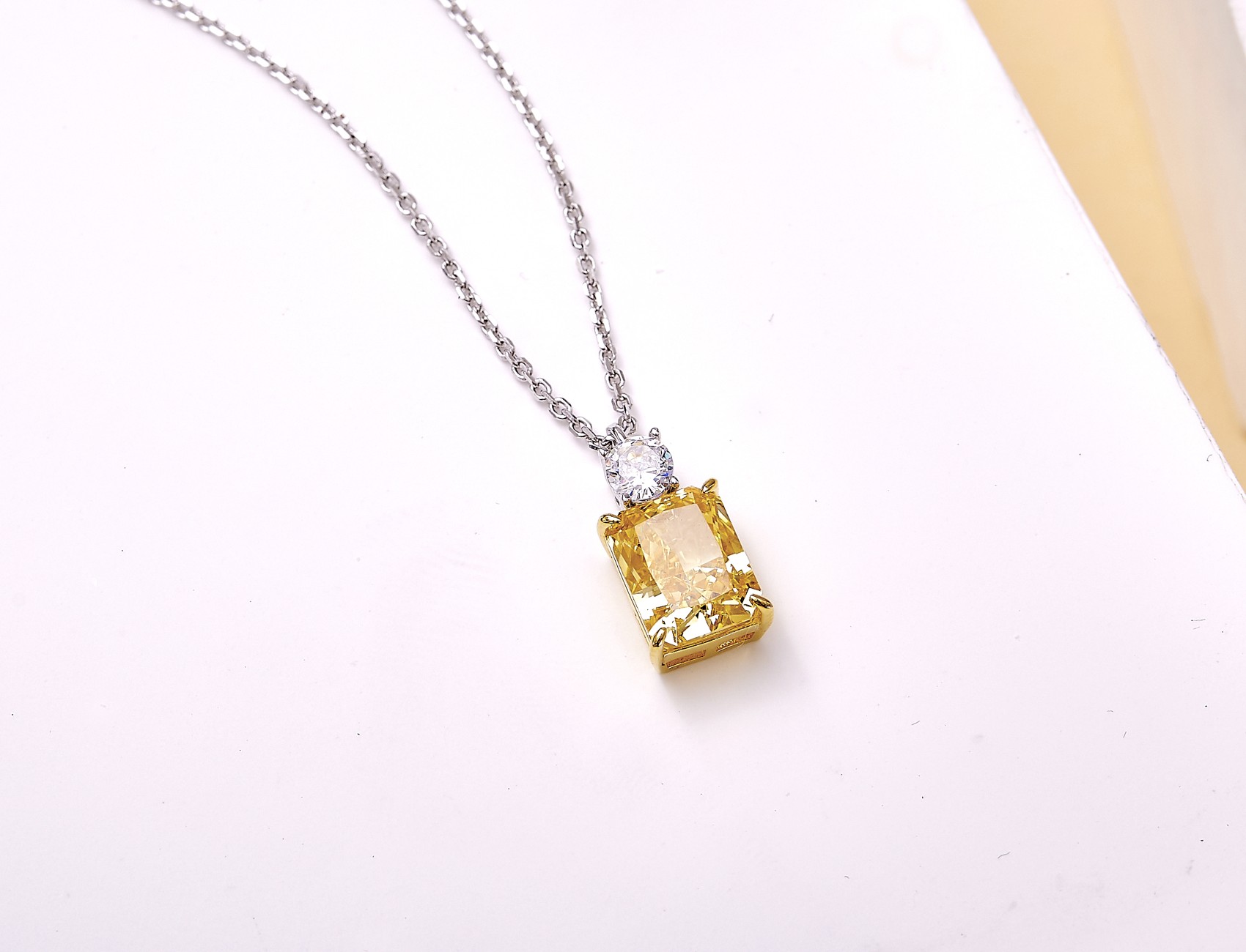 Colored Jewelry Radian Square Yellow Diamond Necklace