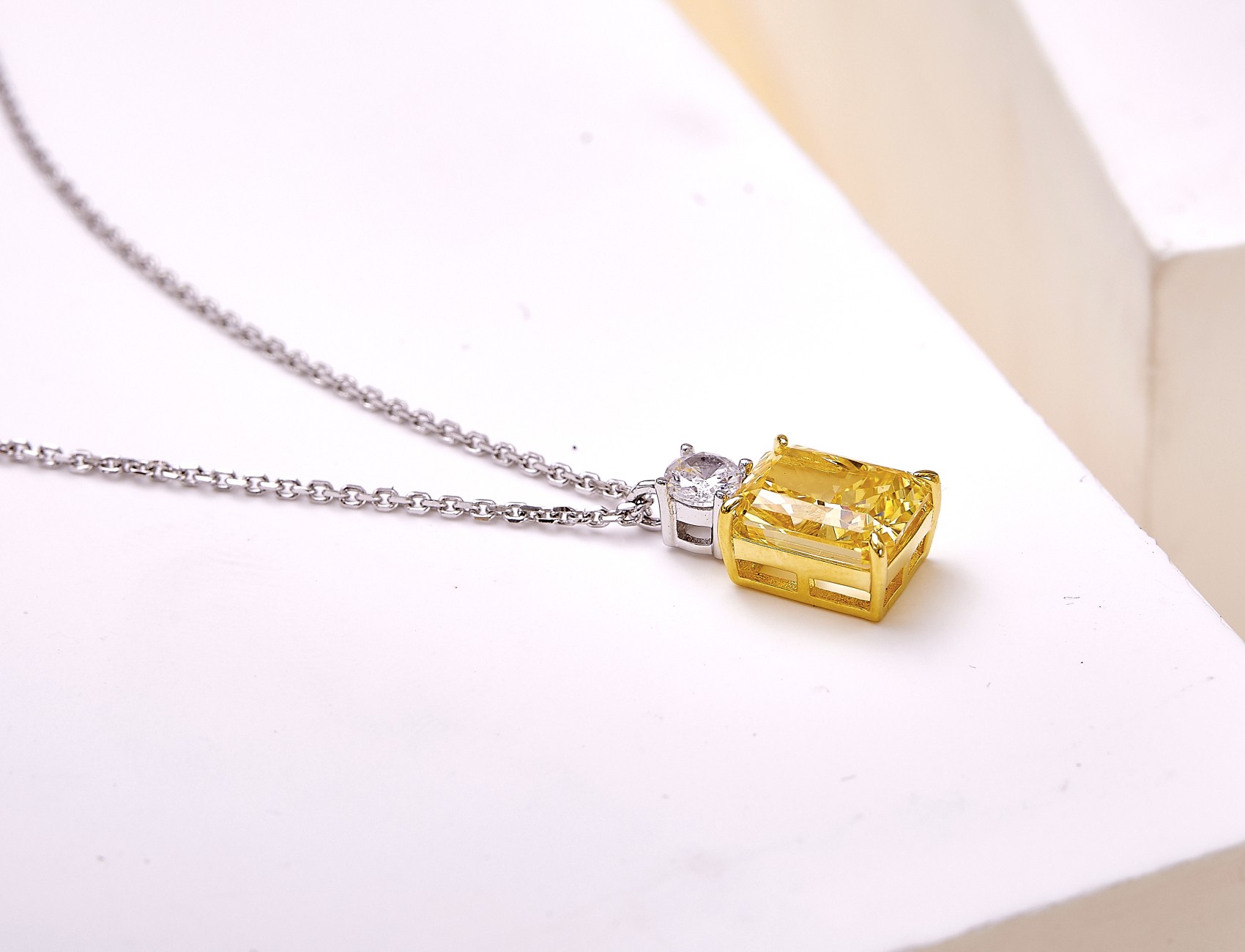 Colored Jewelry Radian Square Yellow Diamond Necklace