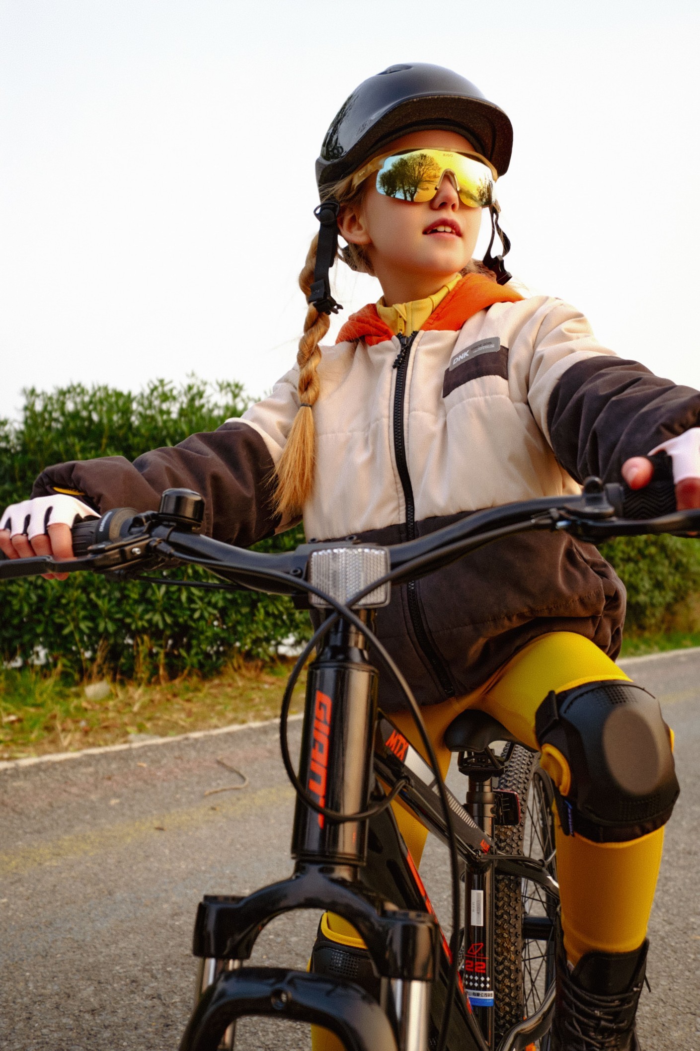 KiGO Joyful Dynamic Sports Sunglasses (Ages 6-12 Y)