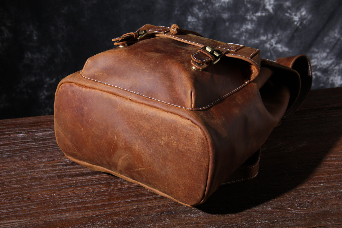 vintage leather knapsack that fits every silhouette and outfits in your wardrobe