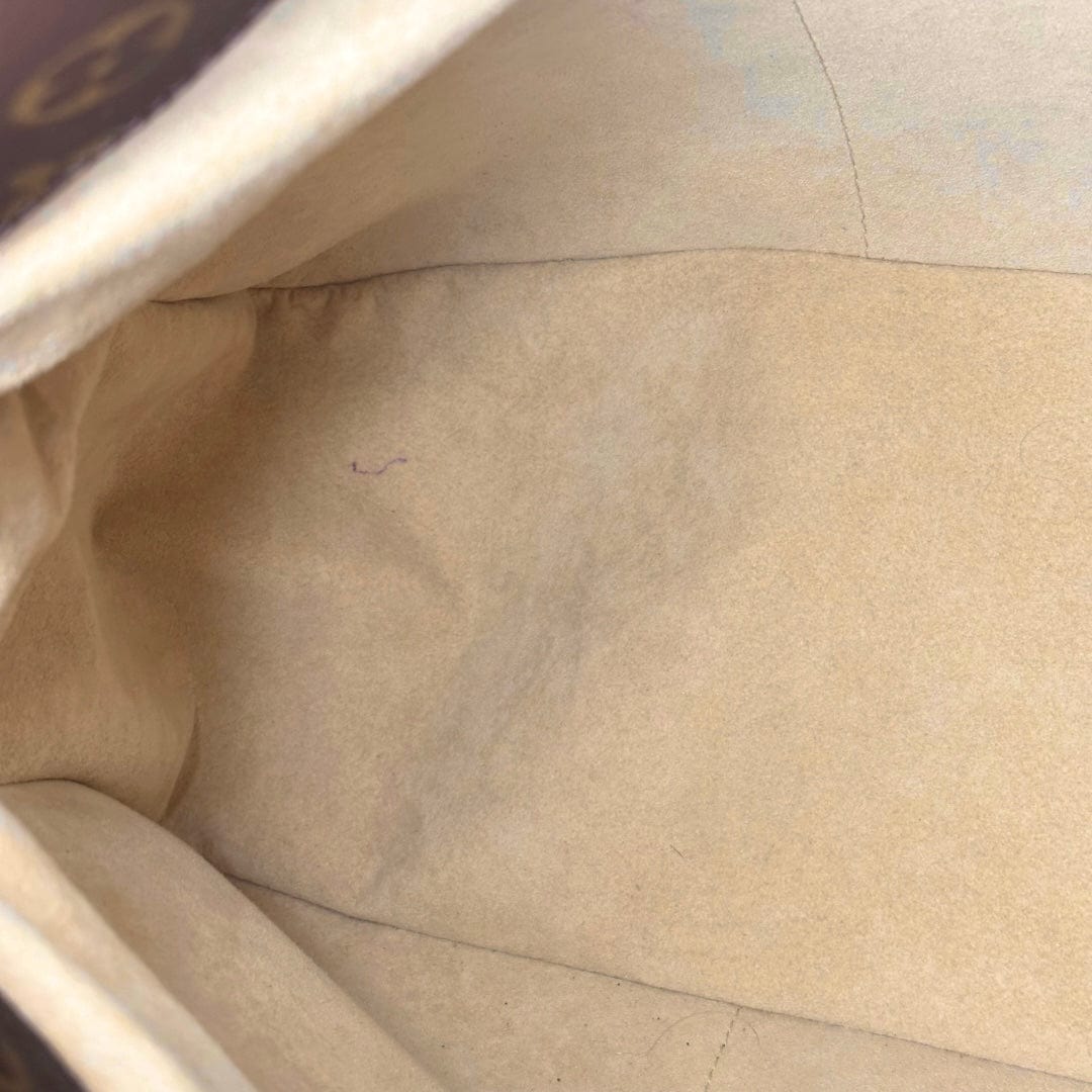 lotktuis vutktitton Monogram Artsy MM