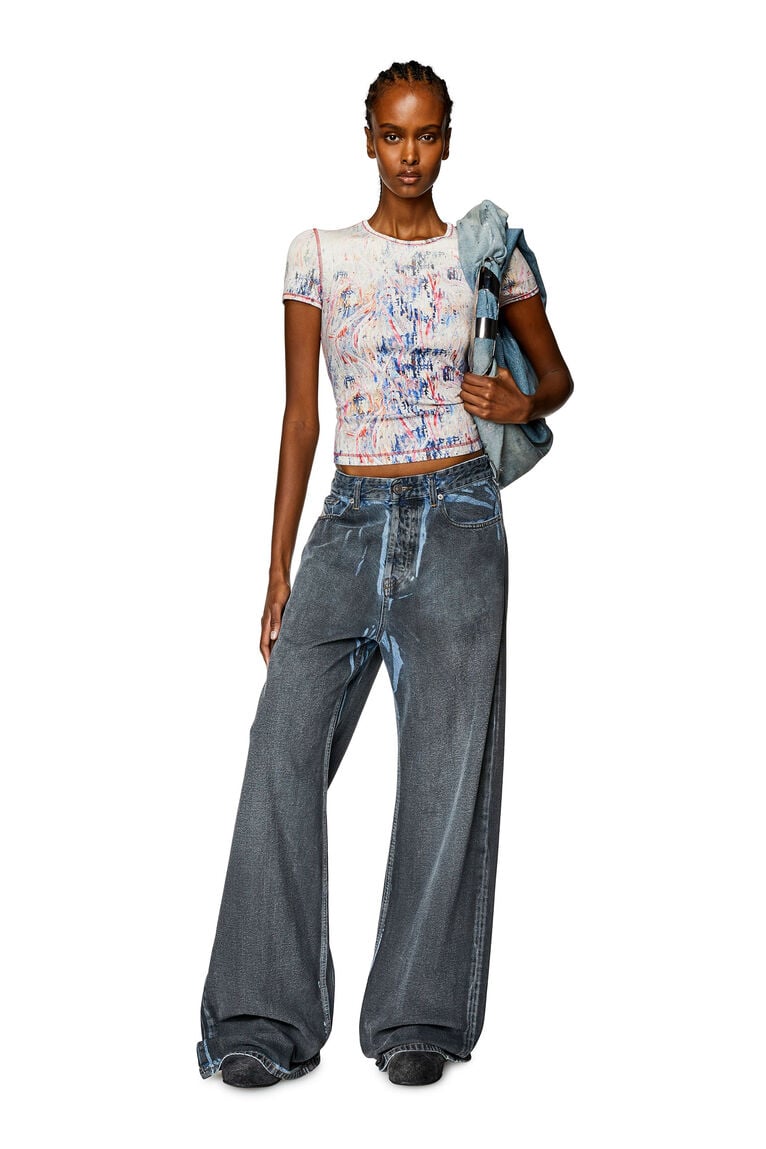 Ribbed T-shirt with spray treatment