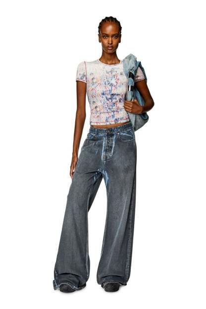 Ribbed T-shirt with spray treatment