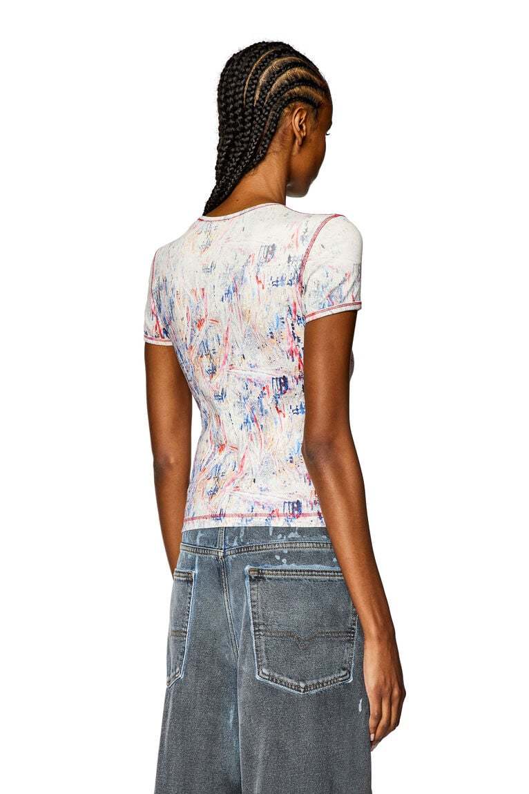 Ribbed T-shirt with spray treatment