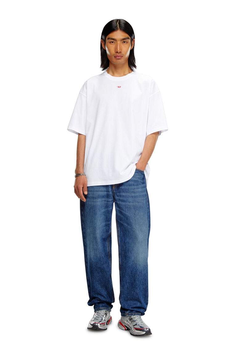 T-shirt with embroidered D patch-White