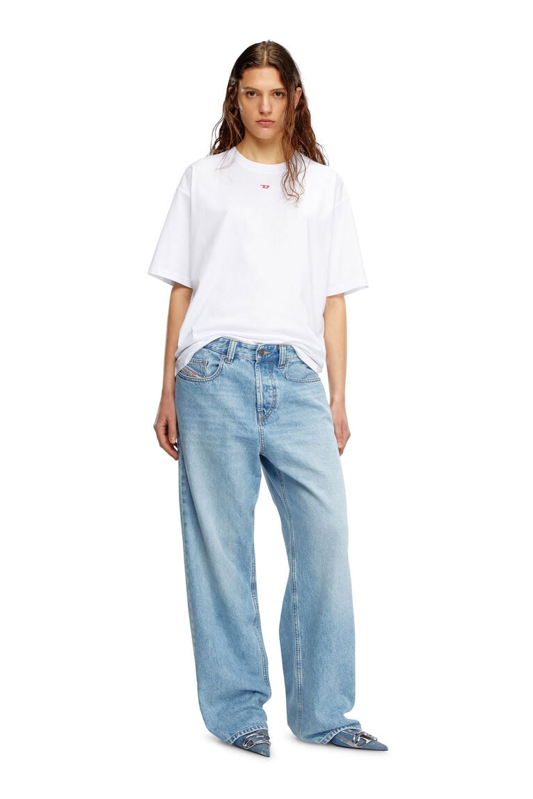 T-shirt with embroidered D patch-White