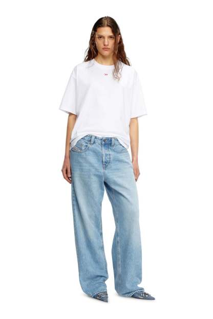 T-shirt with embroidered D patch-White