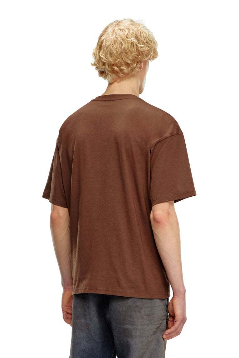 T-shirt with embroidered D patch-Brown