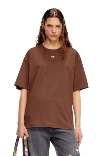 T-shirt with embroidered D patch-Brown