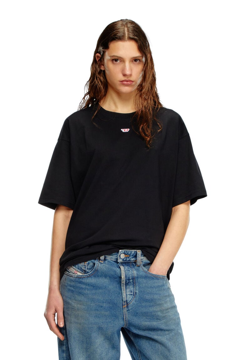 T-shirt with embroidered D patch-Black