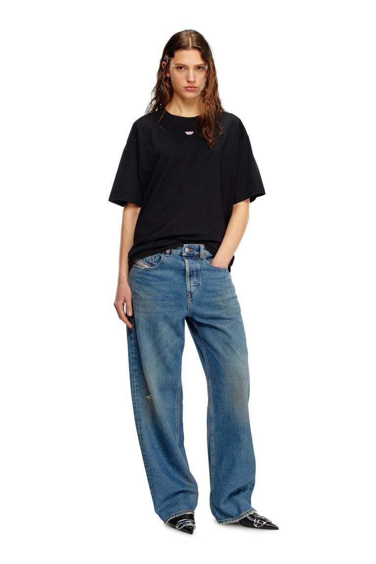 T-shirt with embroidered D patch-Black