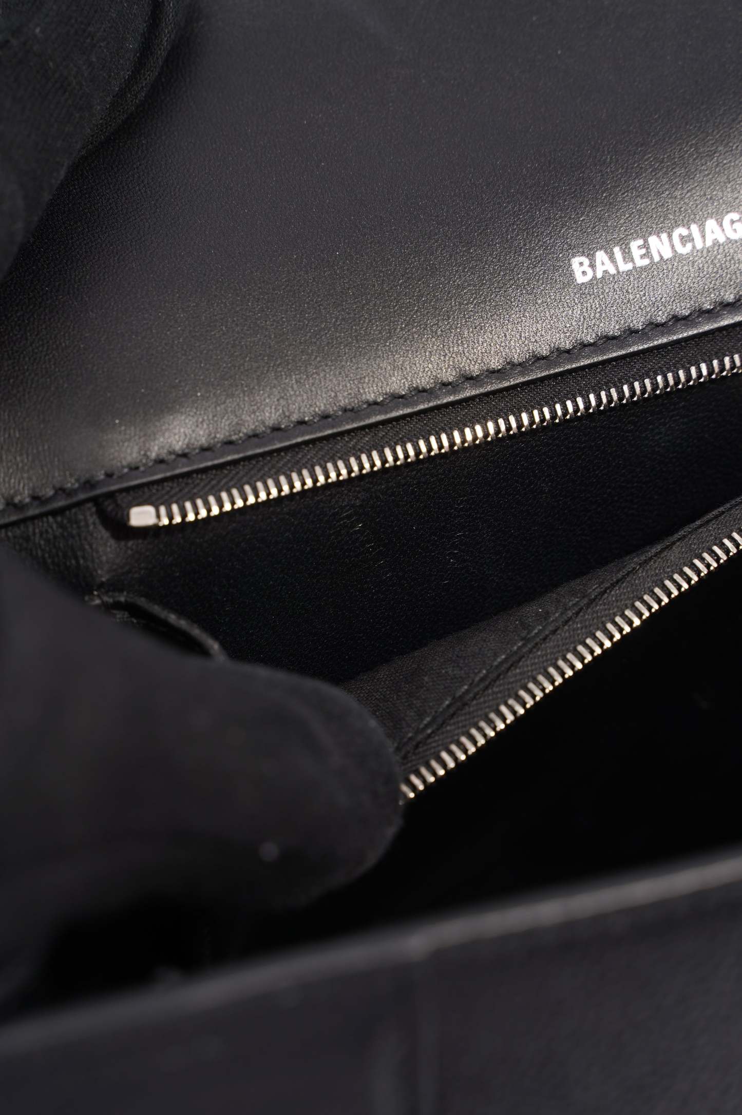 BALETKTNCIAGA Womens Hourglass Black Leather Medium