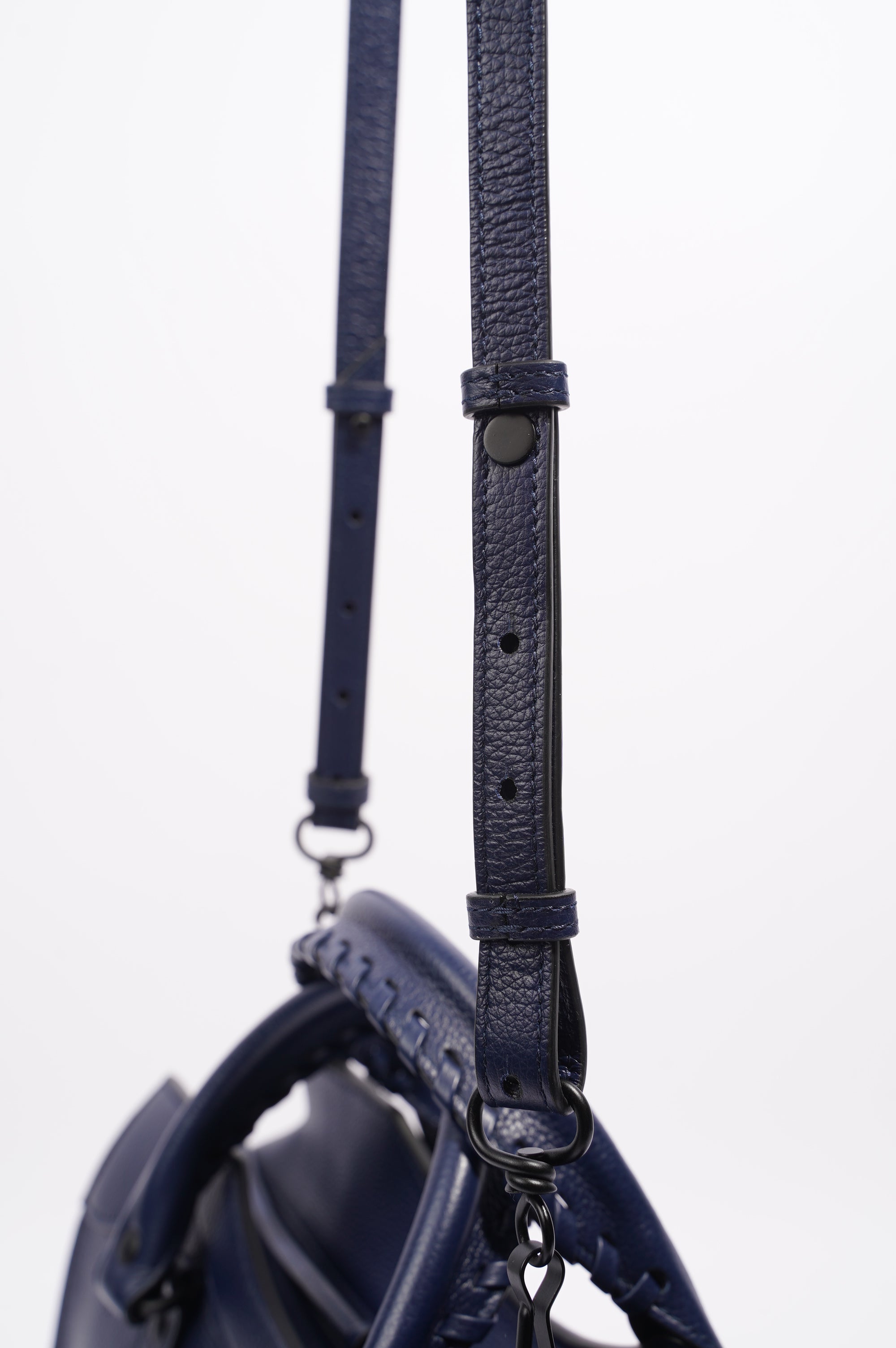 BALETKTNCIAGA Womens Neo City Bag Navy Leather Medium