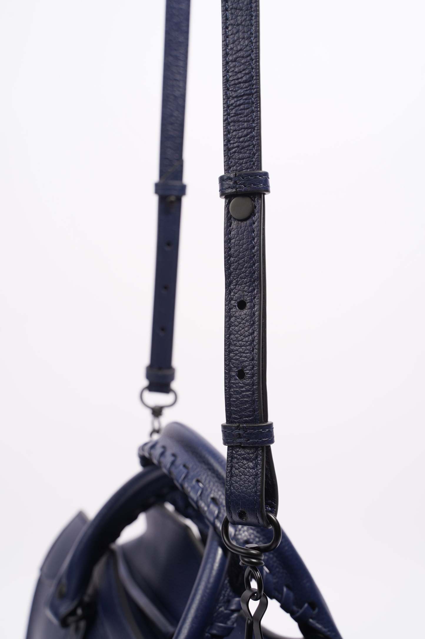 BALETKTNCIAGA Womens Neo City Bag Navy Leather Medium