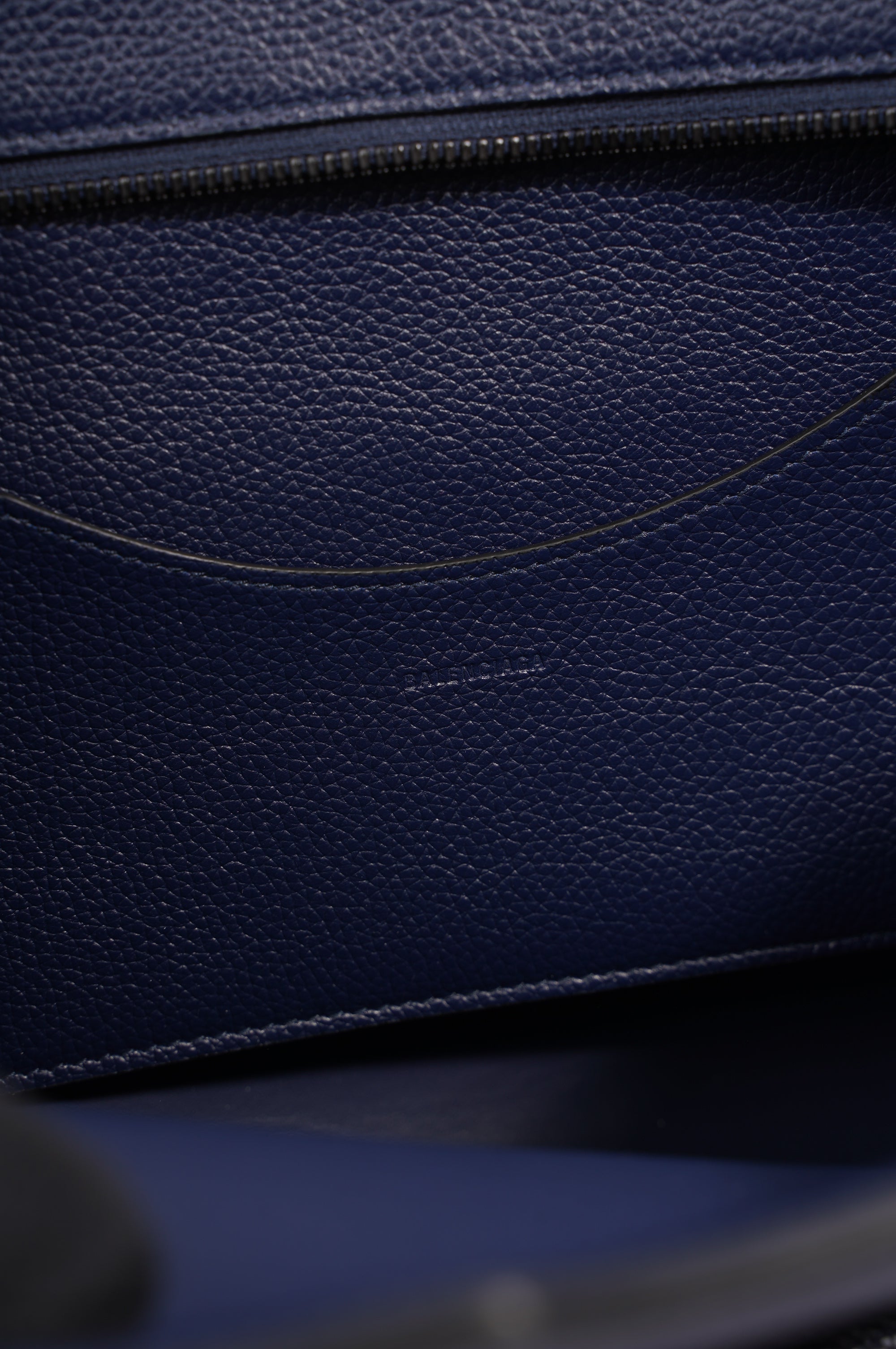 BALETKTNCIAGA Womens Neo City Bag Navy Leather Medium