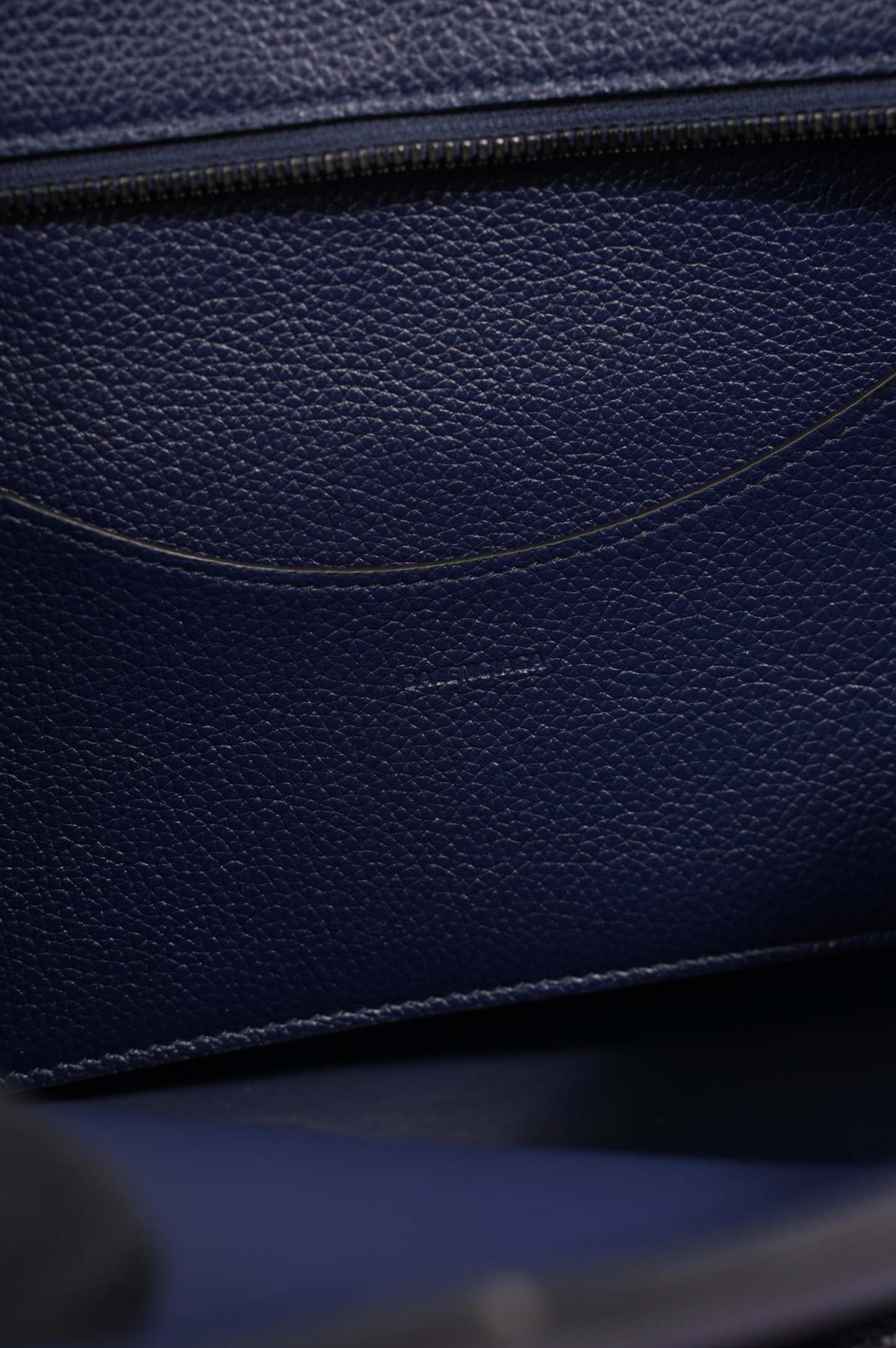 BALETKTNCIAGA Womens Neo City Bag Navy Leather Medium